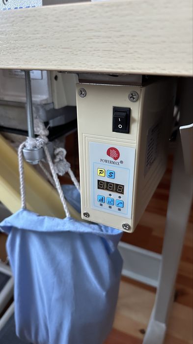 Overlock maszyna do szycia Juki MO-6814S