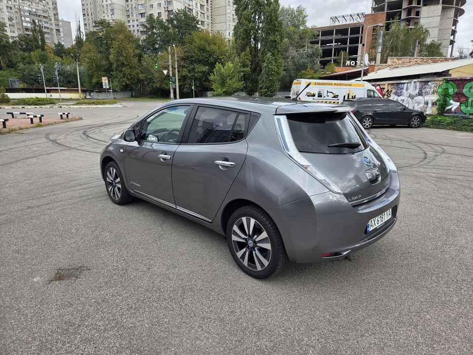Аренда авто Nissan Leaf