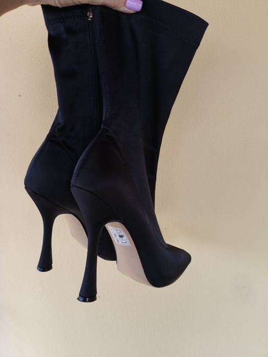 Продам дуже гарні, елегантні туфлі панчохи