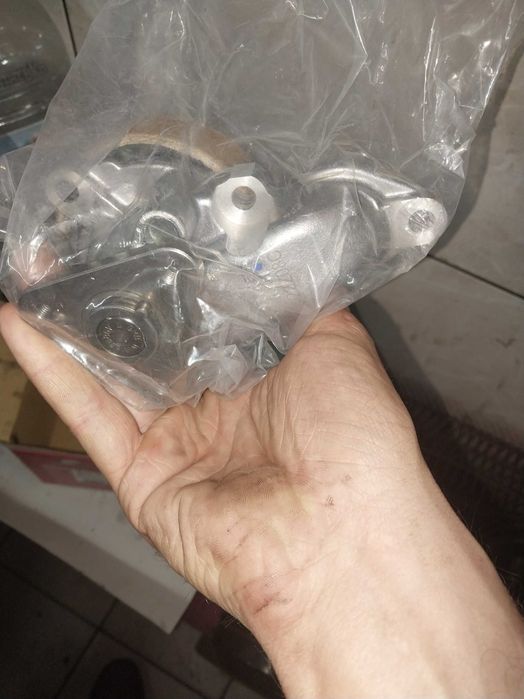 Помпа Киа Сид 1.6