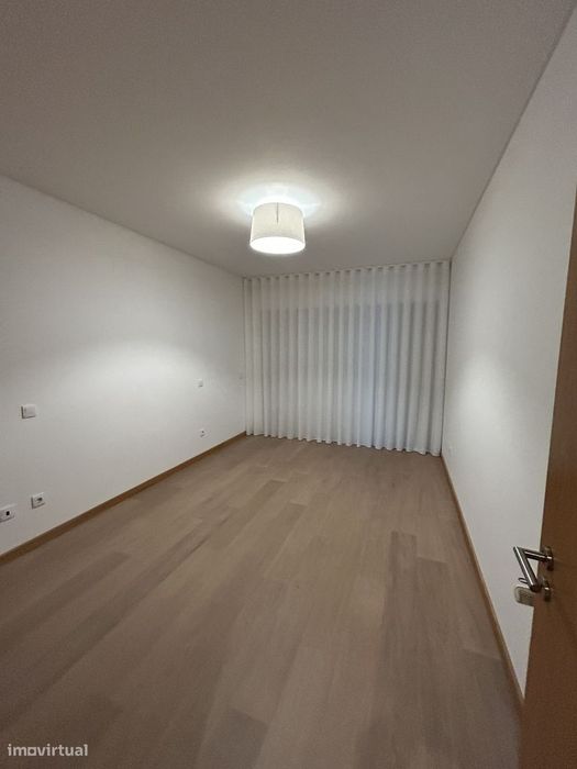 Apartamento T2 com Varanda e Garagem em Aveiro