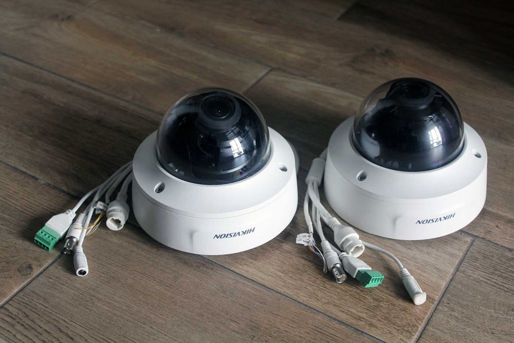 Вариофокальная IP камера Hikvision 2мп c приближением (2.8-12 мм) POE