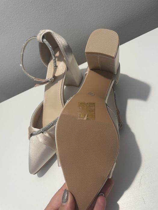 Весільні туфлі бежевого кольору