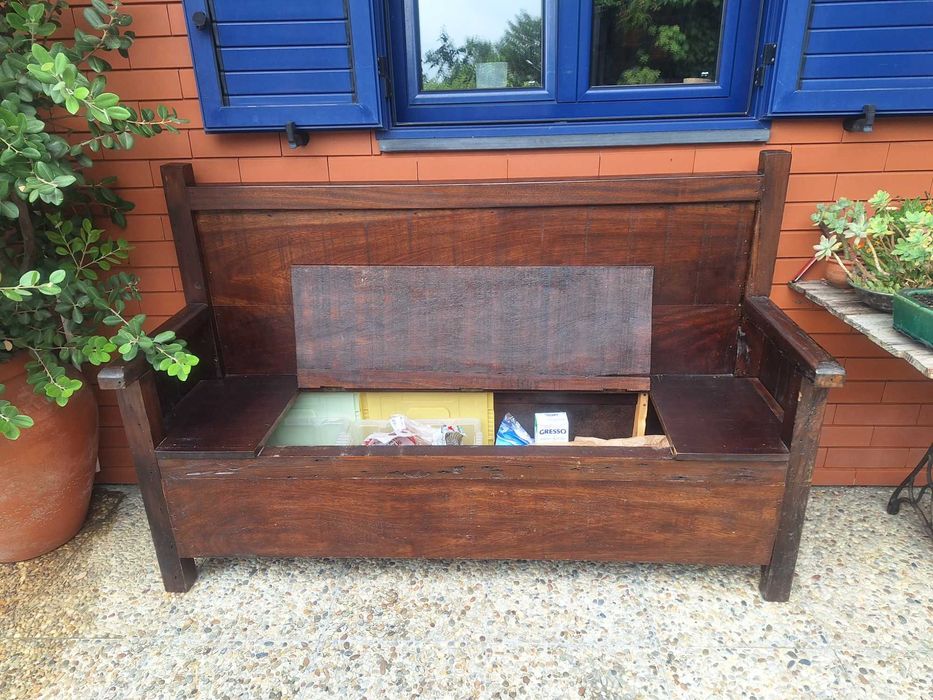 Banco em madeira rustico