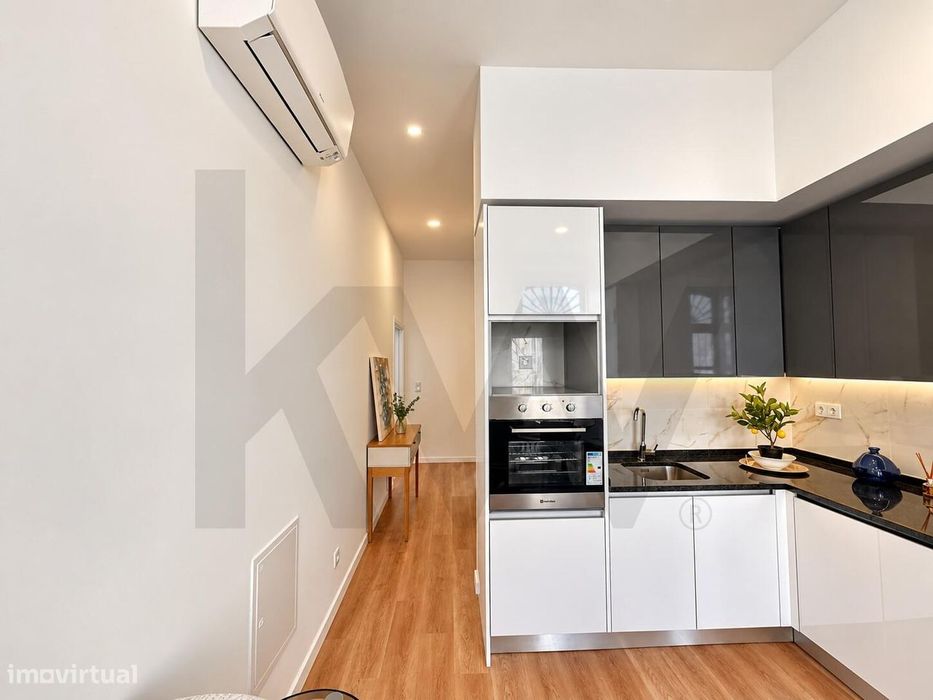 Apartamento T2 Renovado com Terraço de 20 m2 | Penha de França | Lisbo
