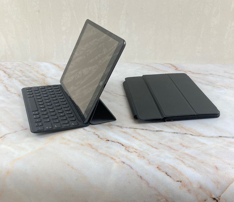Apple Smart Keyboard Folio на iPad Pro 9.7, клавиатура