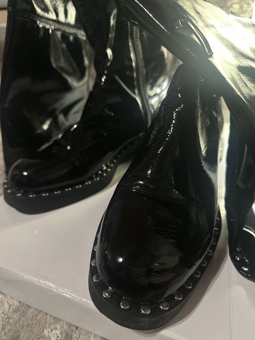 Лакові ботфорди 40 розмір (маломірять)  я ношу 39. Шикарні!