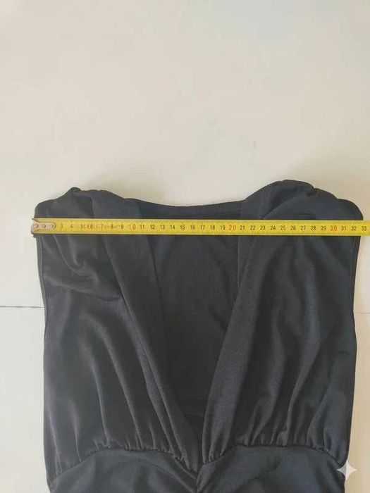 Mini Vestido Preto Justo – Decote em V Profundo – Drapeado – Tamanho S