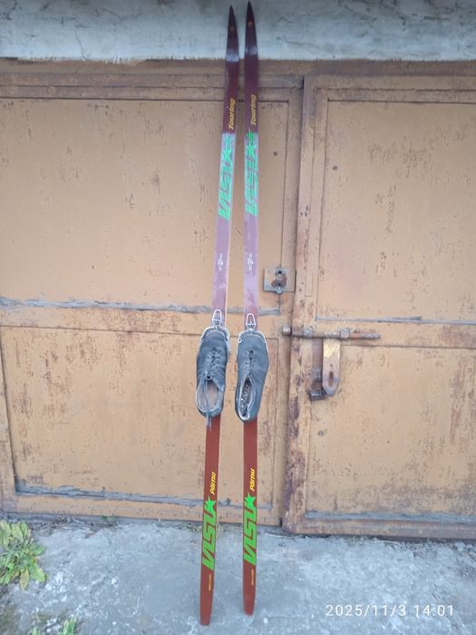 Лижі, бувші у використанні