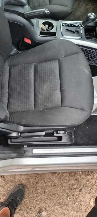 Fotel Przedni Prawy Pasażera Boczki Mercedes W245 Europa Czarne