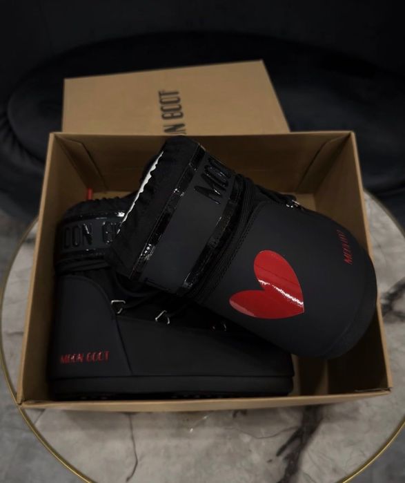 Кроссовки Moon Boot