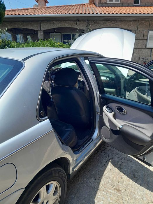 Rover 75 – Este clássico compacto de 1999 para venda