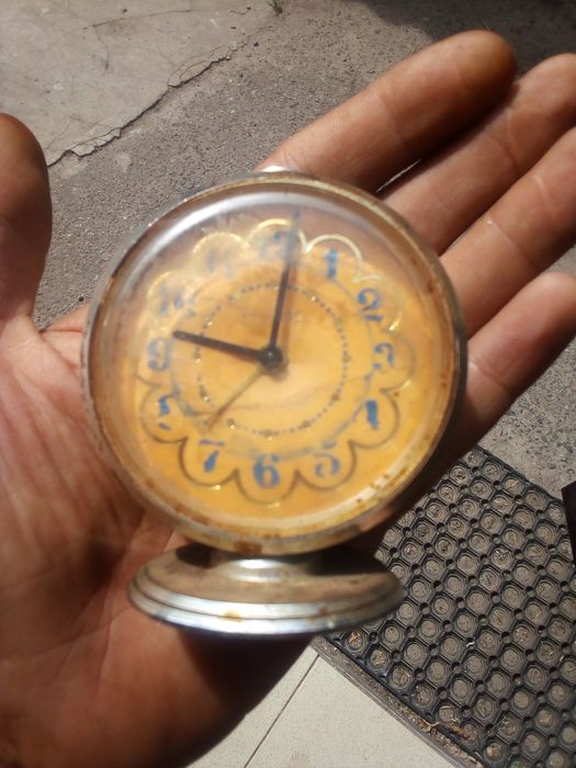 Будильник на запчастини або під відновлення