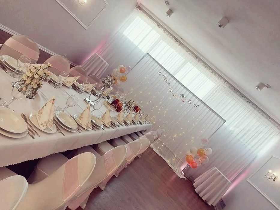 •Dekoracje ślubne i okolicznościowe •Florystyka