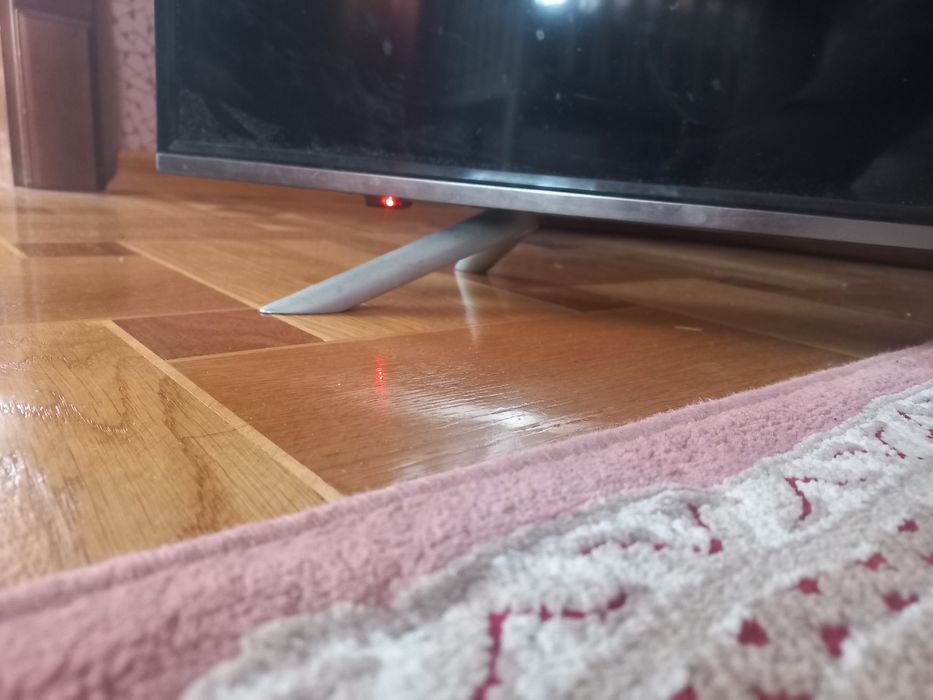 Bravis Led 55 дюймів(Бита матриця)
