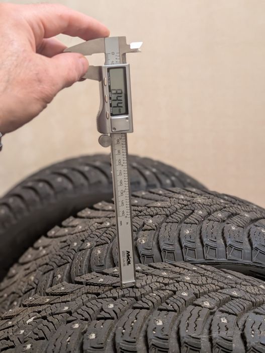 Шини Pirelli  205/55 R16 ice zero 2 зимові шипованні, більше 8 мм