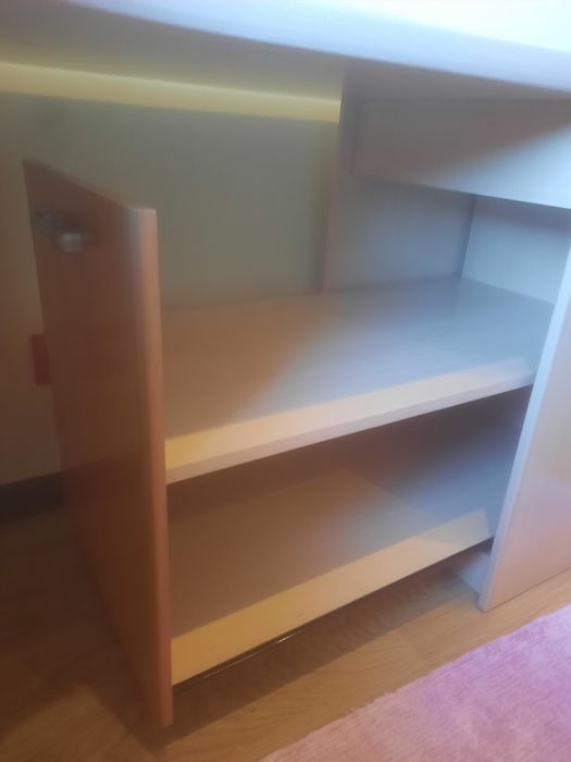 Secretária com sapateira