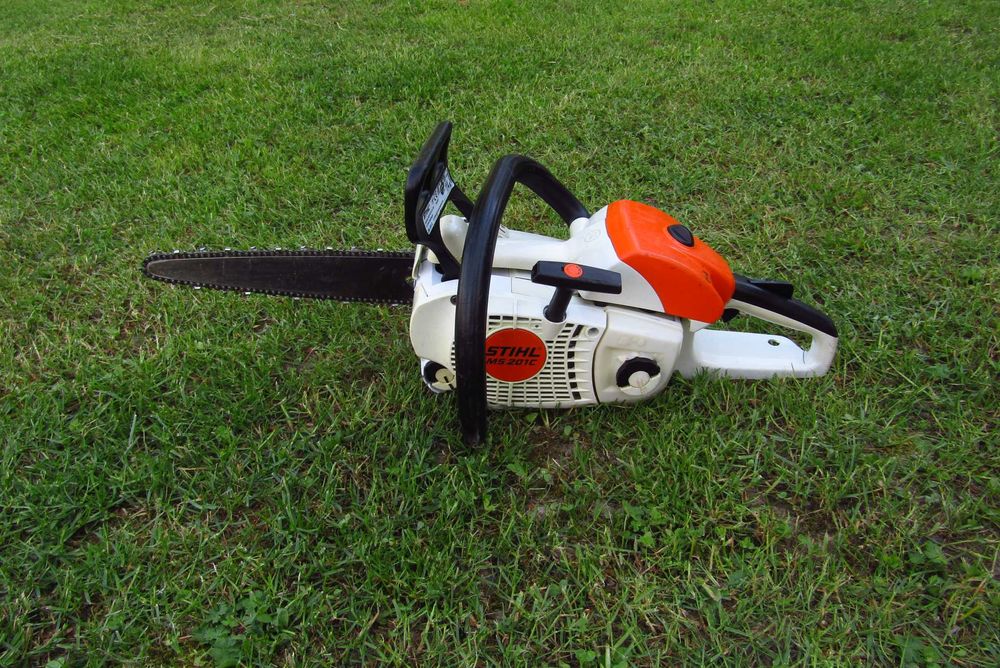 STIHL MS 201 c  bardzo lekka pilarka spalinowa moc 2,4 KM