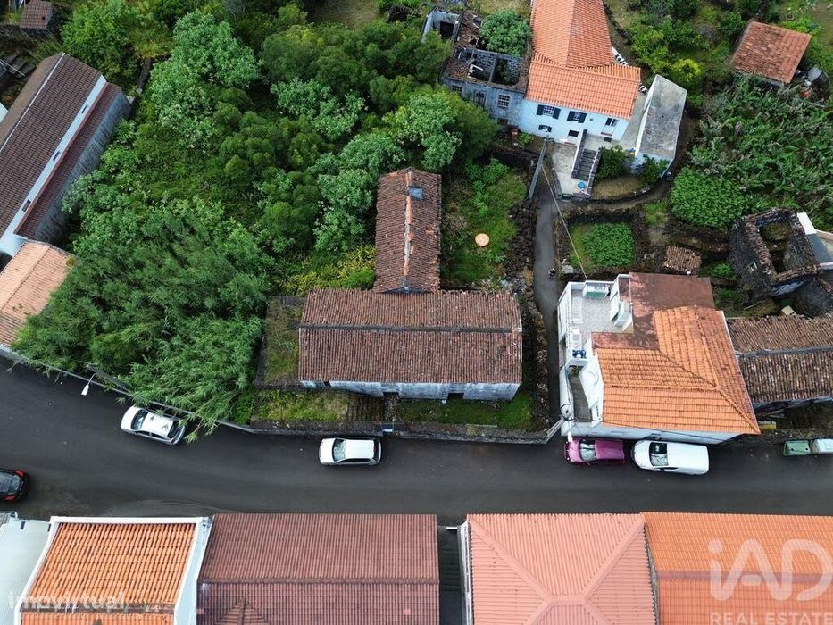 Casa tradicional T3 em Ribeiras de 207,00 m2