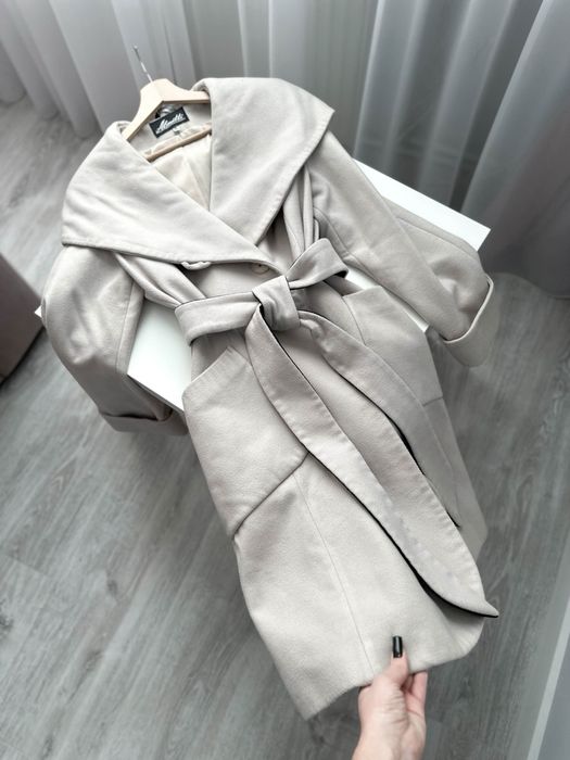 Женское длинное кашемировое пальто с капюшоном Almatti молочное