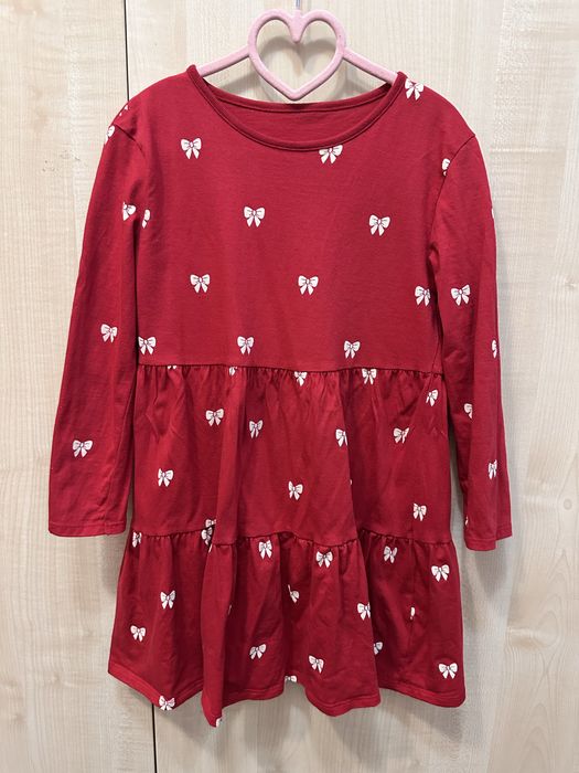 Дитяче червоне плаття