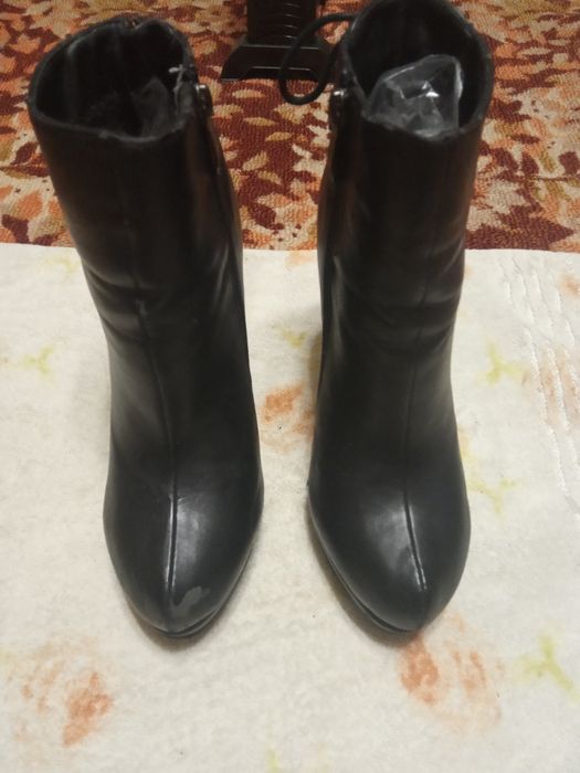 Продам. Ботинки женские. T. TACCARDI.