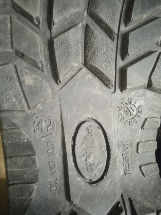 Ботинки для роботы, титанова пластина