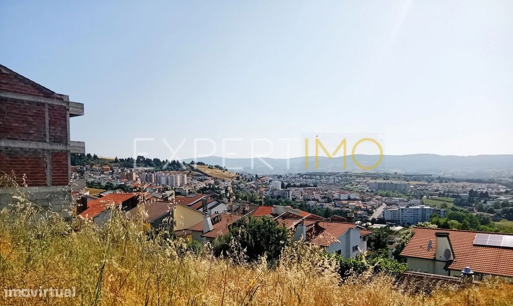Terreno com 364m² para Construção de Moradia Geminada - Bragança