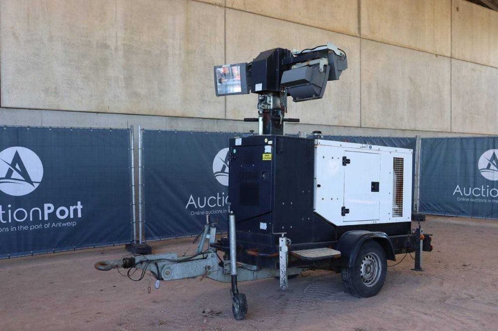 Torre de Iluminação SDMO M16-1194 c/gerador 10kva