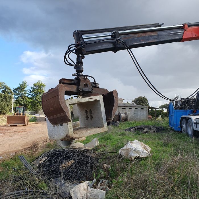 DEMOLIÇÕES e CARRINHAS para recolha de todo o tipo de entulho de obras