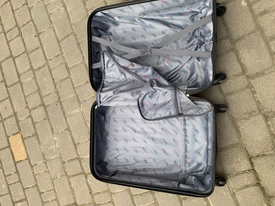 Продам чемодан среднего размера, б/у