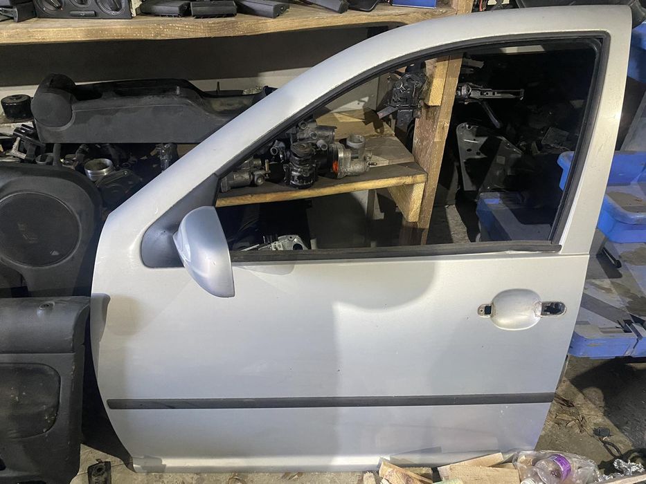 Бампер передній Фольксваген Гольф 4