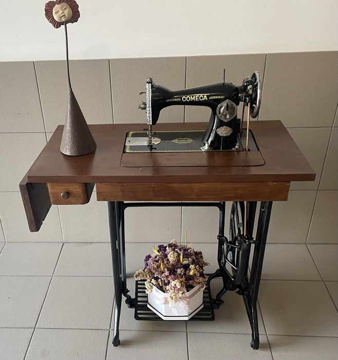 Máquina de costura antiga, fabrico brasileiro