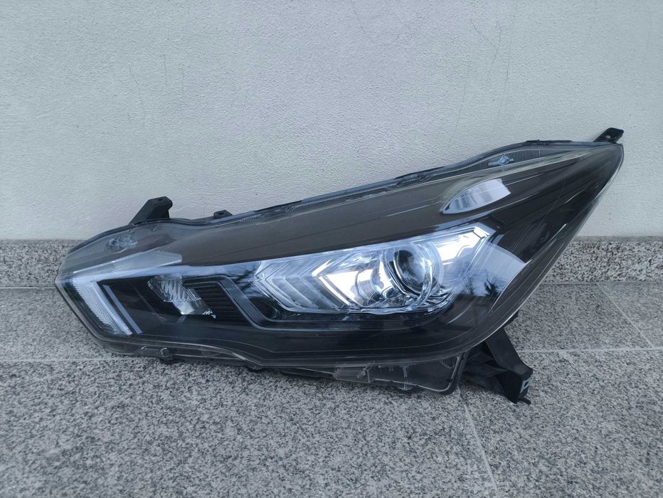 Farol esquerdo Nissan micra k14