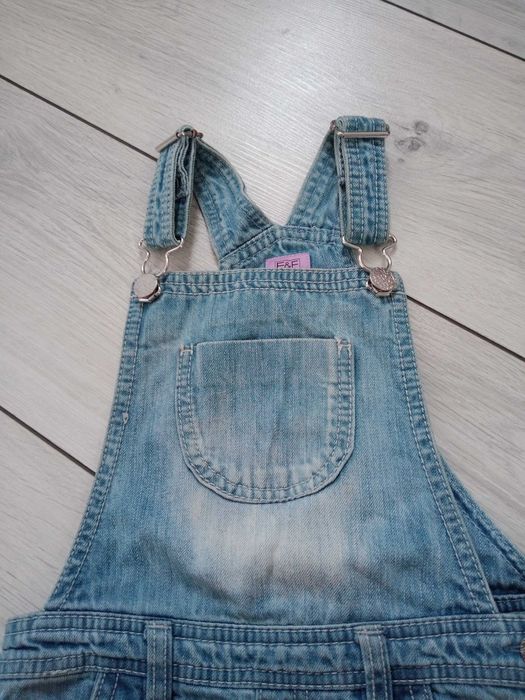 Jeansowa spódniczka na szelkach F&F 5-6 lat