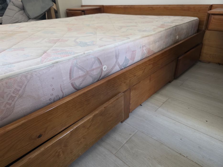 Cama de casal  completa.