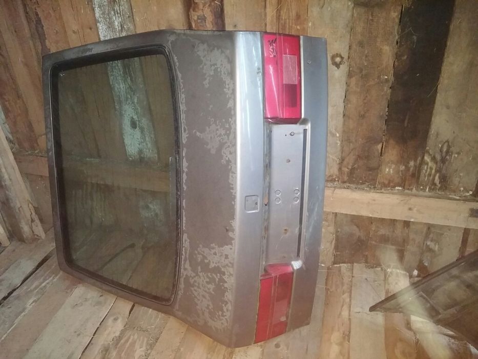 Кришка багажника (ляда)