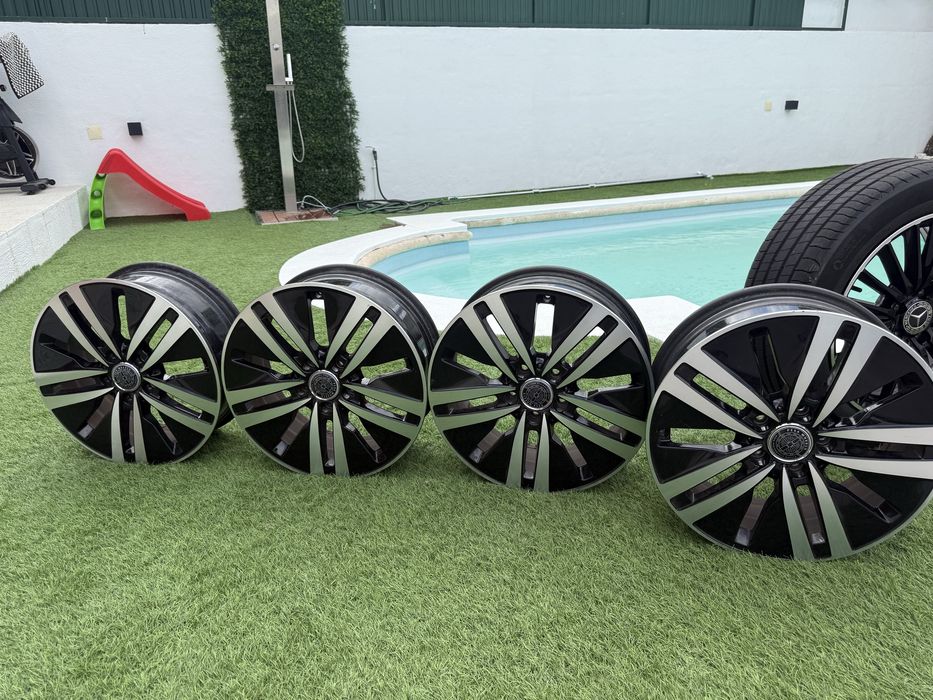 8 jantes e 4 pneus a venda