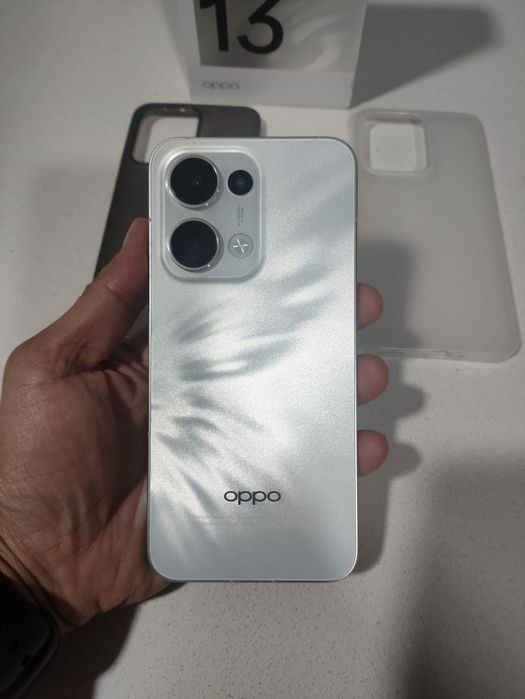 OPPO Reno 13 5G – 256 GB | 12 GB RAM | Como Novo | Garantia até 05/2028