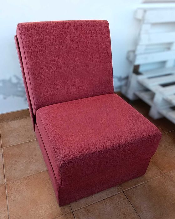 Sofá Cambalhota individual em tecido bordeaux