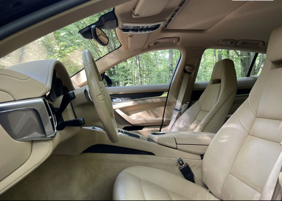 Продам авто Porsche Panamera 4S