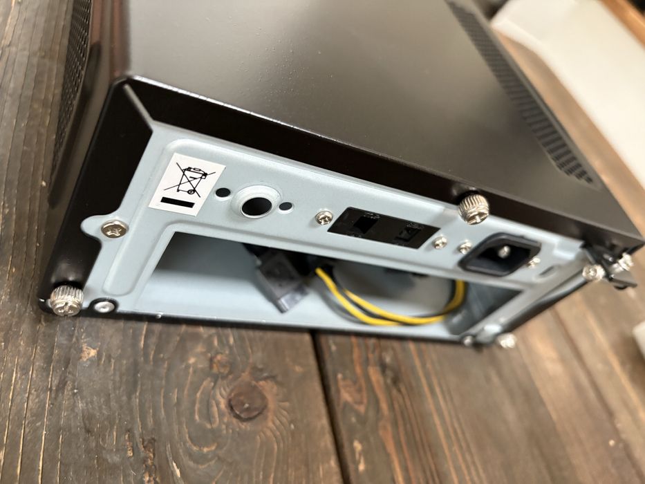 Obudowa komputerowa Antec ISK 310-150 z zasilaczem