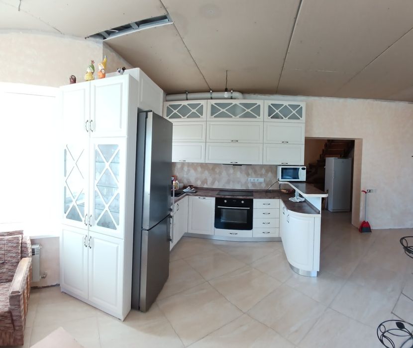 Будинок з незавершеним ремонтом 178м.кв. з гаражем