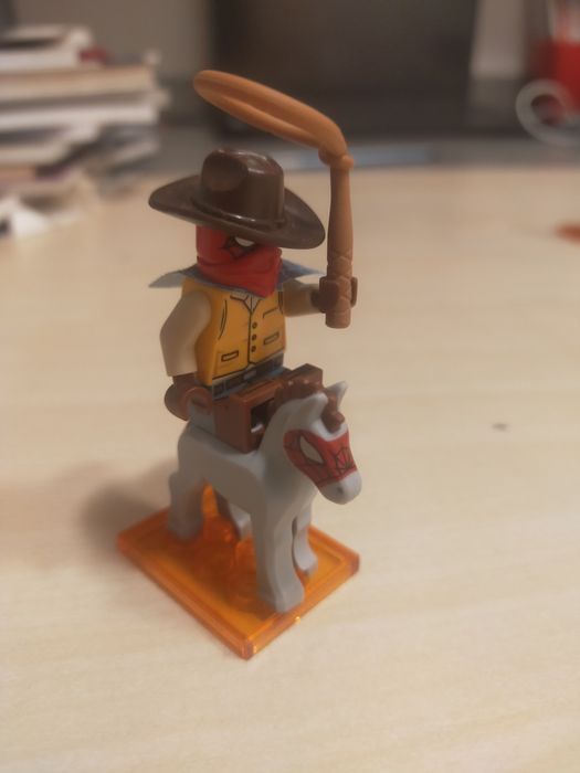 Figurka lego spaiderman.