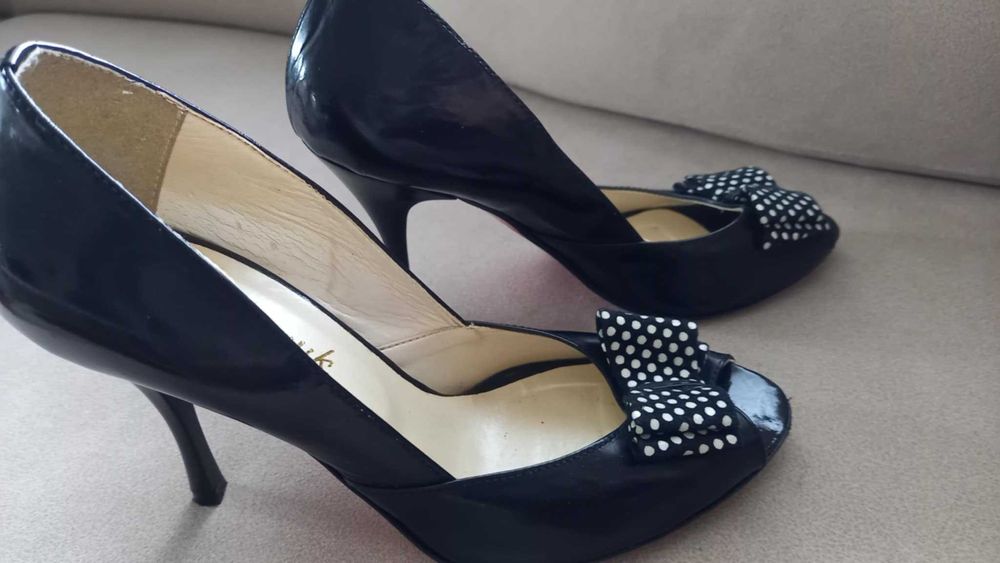 Buty damskie na obcasie r. 39