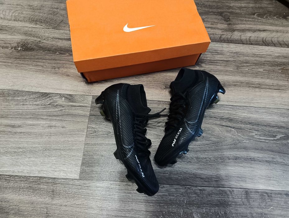 Футбольне взуття бутси Nike