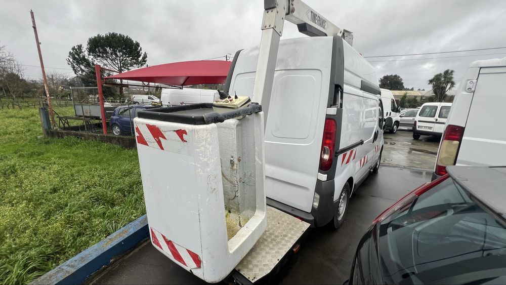 Renault trafic grua barquinha