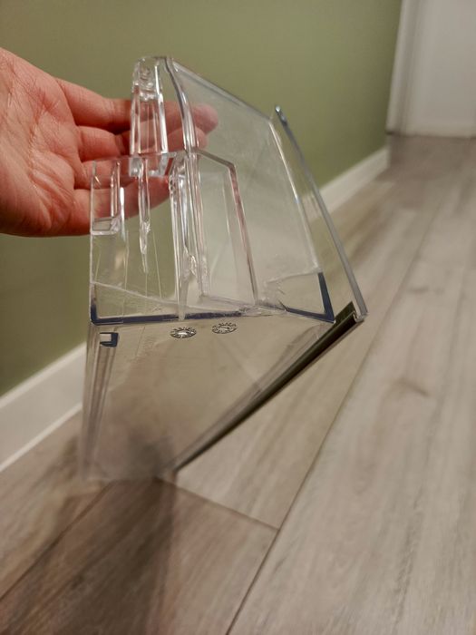 Półka z klapką Electrolux na drzwi lodówki