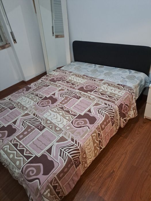 Vendo cama e colchão 50 euros