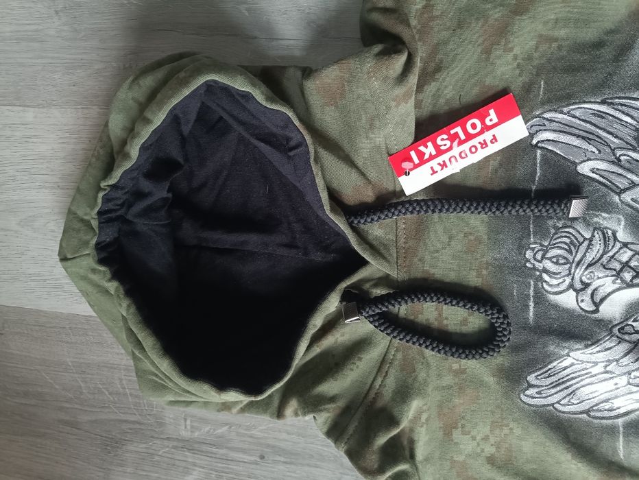 Nowa Bluza patryjotyczna z kapturem 158